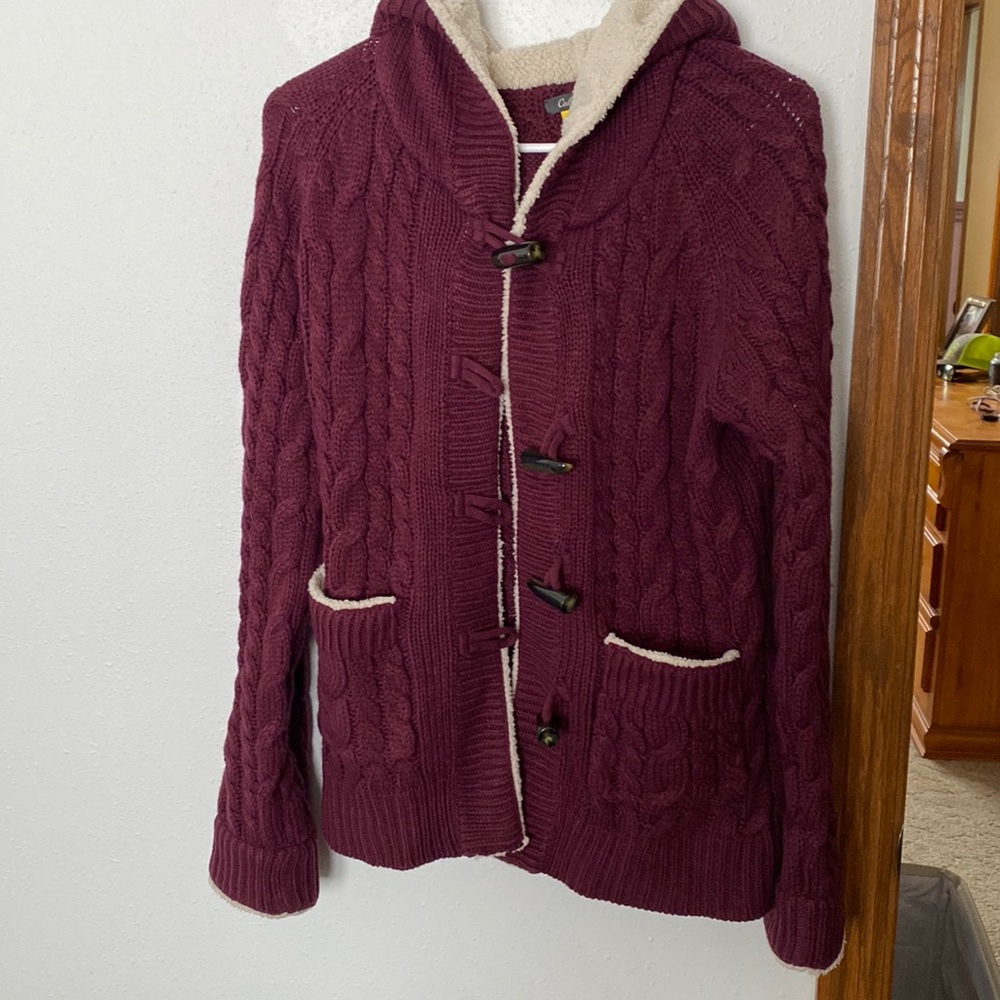 Women’s cabelas sweater with button serial